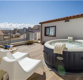 3 bedroom villa with jacuzzi, Castellammare del Golfo, sleeps 4-6